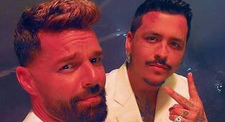 Ricky Martin compartió en sus redes sociales un par de fotografías junto al cantante mexicano Christian Nodal en donde anunció que está preparando algo junto a él.